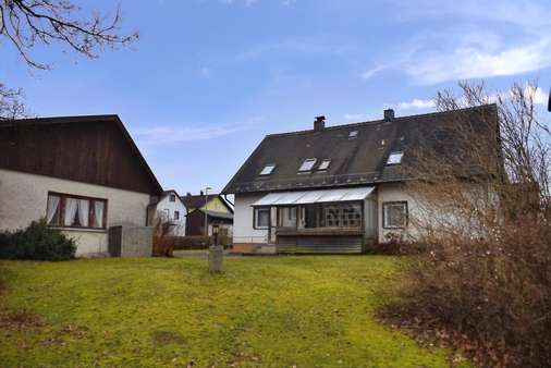 Außenansicht - Zweifamilienhaus in 95701 Pechbrunn mit 143m² kaufen