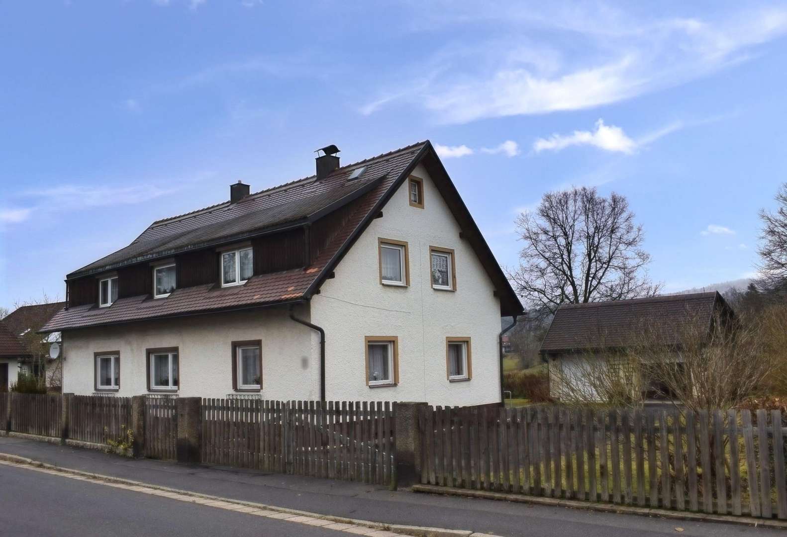 Außenansicht - Zweifamilienhaus in 95701 Pechbrunn mit 143m² kaufen