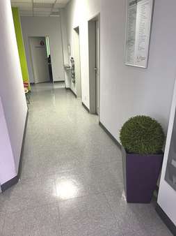 Flur Praxis - Büro in 95615 Marktredwitz mit 377m² kaufen