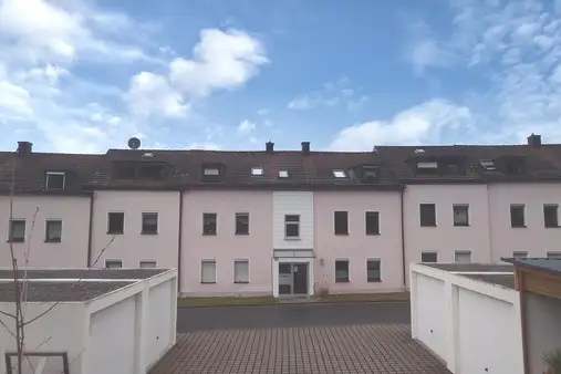 Großzügige Dachgeschosswohnung inklusive Gartenanteil