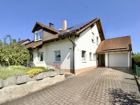 Großzügiges und gepflegtes Ein-/Zweifamilienhaus in bester Wohnlage