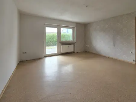 Mehrfamilienhaus mit 2 Garagen in Störnstein