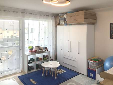 Kinderzimmer/Büro mit Zugang zur Loggia - Etagenwohnung in 92637 Weiden mit 95m² kaufen