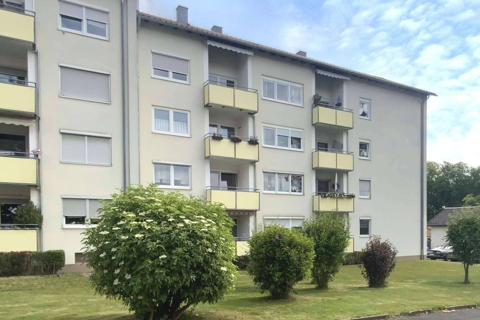 Außenansicht Außenansicht - Etagenwohnung in 95652 Waldsassen mit 113m² kaufen
