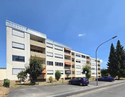 Außenansicht Außenansicht - Etagenwohnung in 95666 Mitterteich mit 73m² kaufen