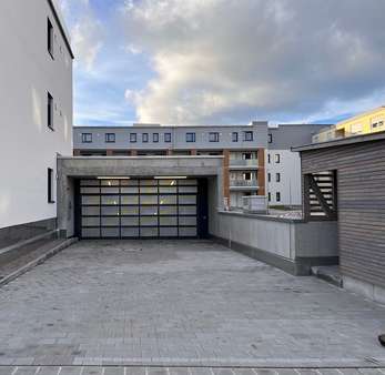 Außenansicht Einfahrt Tiefgarage Außenansicht Einfahrt Tiefgarage - Etagenwohnung in 92637 Weiden mit 91m² kaufen