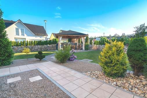 Garten mit Pavillon Garten mit Pavillon - Villa in 92729 Weiherhammer mit 230m² kaufen
