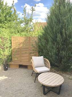 Sitzgelegenheit im Garten Sitzgelegenheit im Garten - Zweifamilienhaus in 93189 Reichenbach mit 175m² kaufen