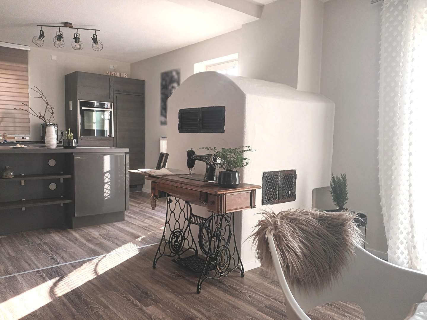 Wohn-/Essbereich mit Kaminofen Wohn-/Essbereich mit Kaminofen - Zweifamilienhaus in 93189 Reichenbach mit 175m² kaufen