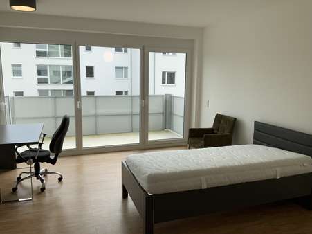 Wohn- / Schlafbereich mit direktem Balkonzugang - Etagenwohnung in 95643 Tirschenreuth mit 31m² kaufen