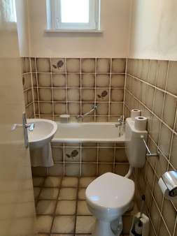 Badezimmer einer freien Wohnung - Mehrfamilienhaus in 95643 Tirschenreuth mit 860m² kaufen