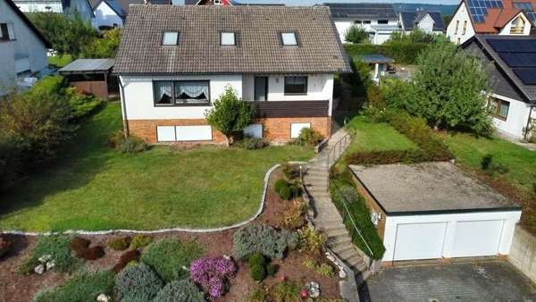 Großes Einfamilienhaus mit Doppelgarage - Einfamilienhaus in 92676 Eschenbach mit 203m² kaufen