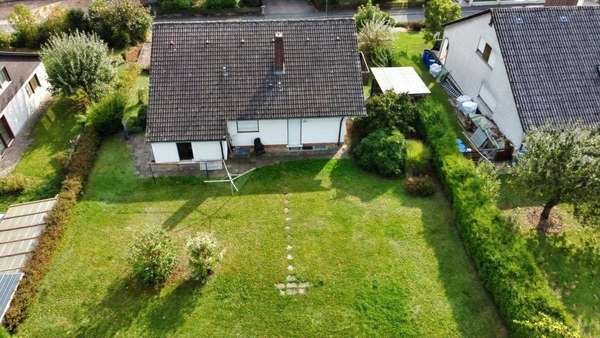Großes Grundstück (2 Flurnummern) - Einfamilienhaus in 92676 Eschenbach mit 203m² kaufen