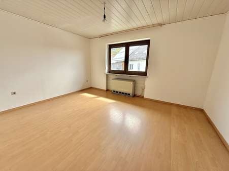 Schlafzimmer im 1. OG - Einfamilienhaus in 92696 Flossenbürg mit 130m² kaufen