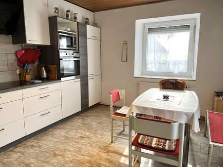Küche mit Essbereich im Erdgeschoss - Einfamilienhaus in 92696 Flossenbürg mit 205m² kaufen