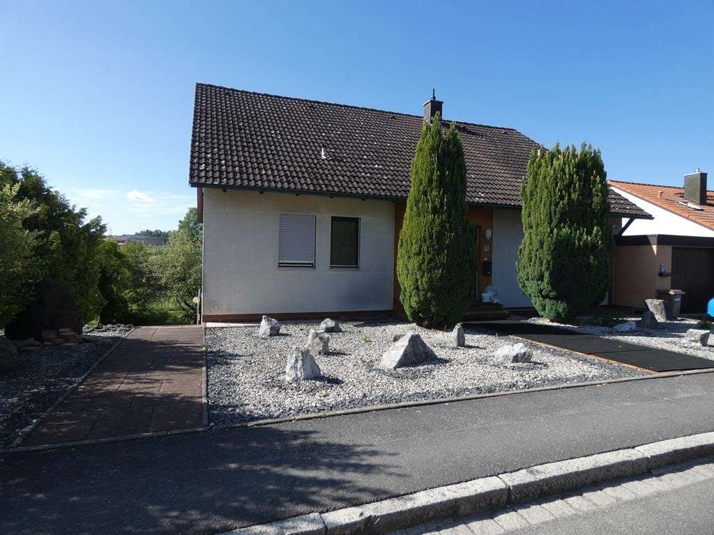 Einfamilienhaus mit Einliegerwohnung Einfamilienhaus mit Einliegerwohnung - Einfamilienhaus in 91284 Neuhaus mit 160m² kaufen