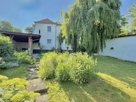 Charmantes Einfamilienhaus mit idyllischem Garten 