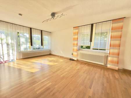 Wohn-/Esszimmer mit Gartenzugang Wohn-/Esszimmer mit Gartenzugang - Einfamilienhaus in 92660 Neustadt mit 145m² kaufen