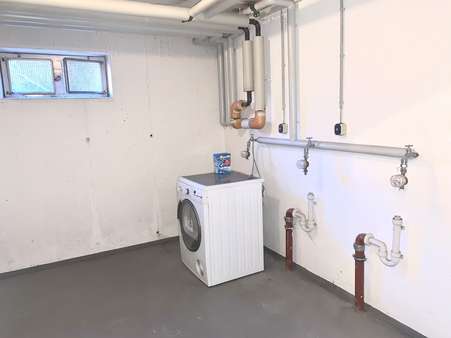 gemeinschaftlicher Raum mit Waschmaschinenanschluss gemeinschaftlicher Raum mit Waschmaschinenanschluss - Dachgeschosswohnung in 92660 Neustadt mit 80m² kaufen