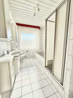 EG: Badezimmer EG: Badezimmer - Zweifamilienhaus in 92660 Neustadt mit 170m² kaufen