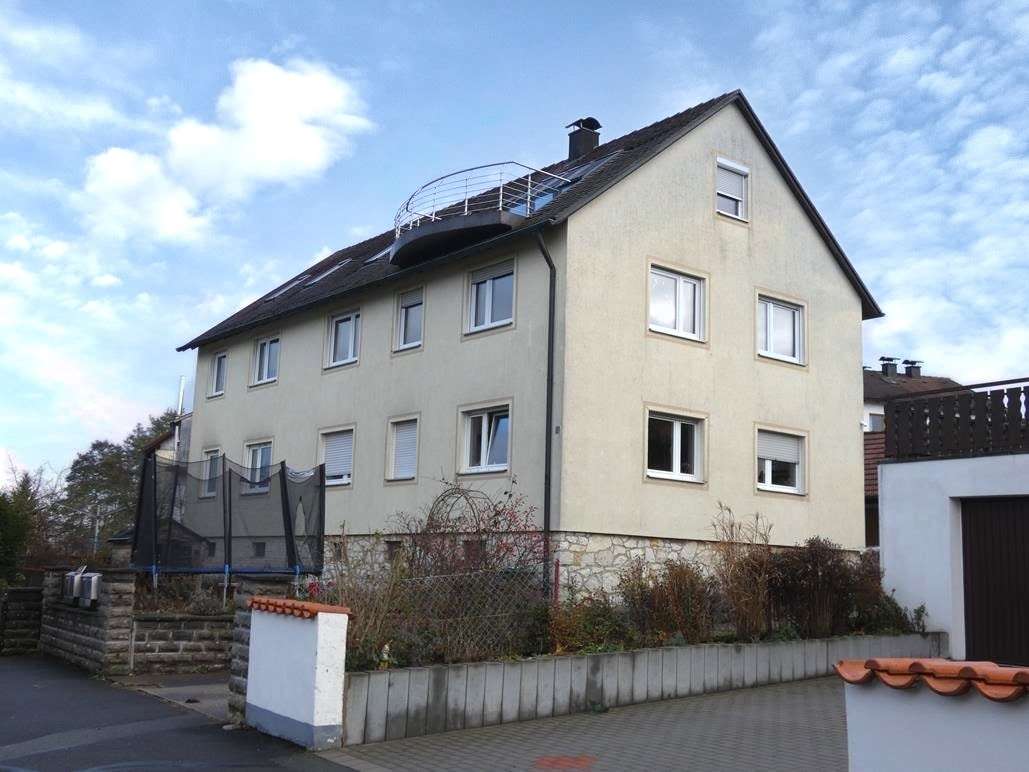 Eigentumswohnung im Mehrfamilienhaus - Dachgeschosswohnung in 91284 Neuhaus mit 85m² kaufen