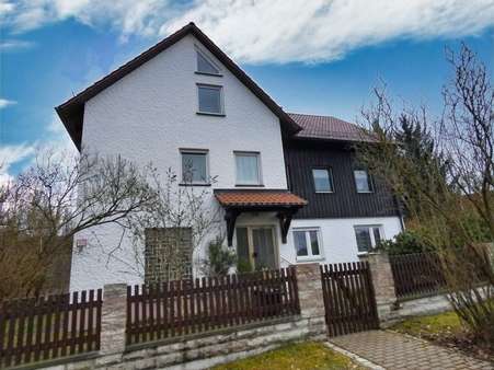 Zwei Wohnungen - aufgeteilt in Teileigentum - Zweifamilienhaus in 95519 Vorbach mit 300m² kaufen