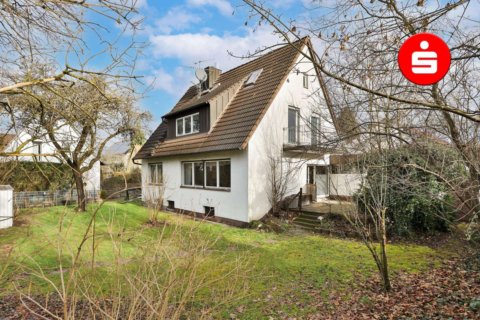 Hausansicht mit Garten - Einfamilienhaus in 90475 Nürnberg mit 178m² kaufen