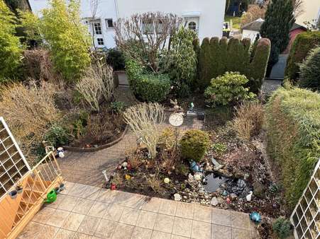 Blick in den Garten - Reihenmittelhaus in 90480 Nürnberg mit 140m² kaufen