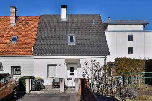 Außenansicht - Doppelhaushälfte in 90449 Nürnberg mit 136m² kaufen