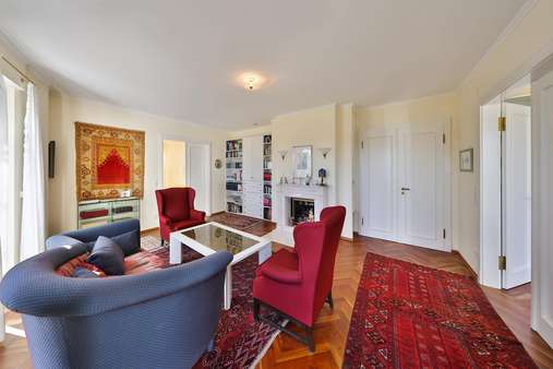 Wohnzimmer - Einfamilienhaus in 91207 Lauf mit 242m² kaufen