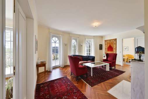 Wohnzimmer - Einfamilienhaus in 91207 Lauf mit 242m² kaufen
