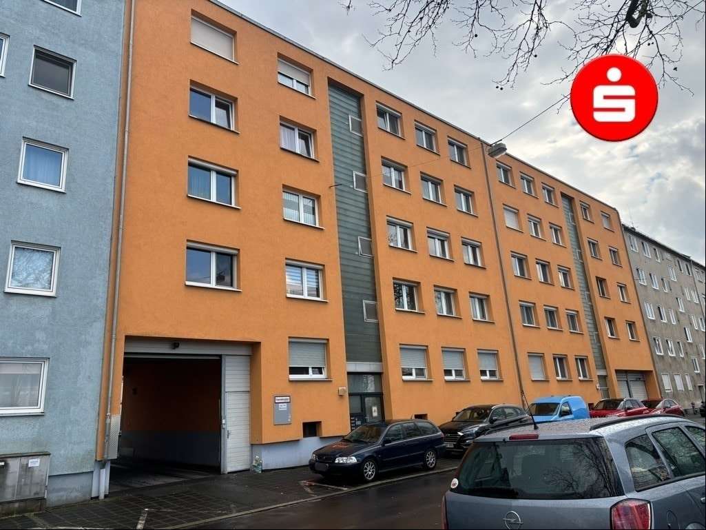 Hausansicht - Erdgeschosswohnung in 90429 Nürnberg mit 68m² kaufen