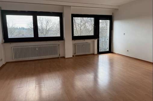 Wohnzimmer - Etagenwohnung in 90592 Schwarzenbruck mit 88m² kaufen