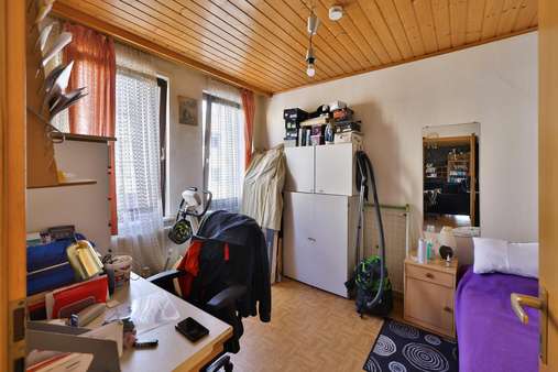 1. OG rechts Zimmer 1. OG rechts Zimmer - Mehrfamilienhaus in 90419 Nürnberg mit 199m² kaufen