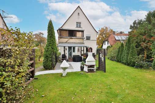 Gartenansicht - Zweifamilienhaus in 90451 Nürnberg mit 160m² kaufen