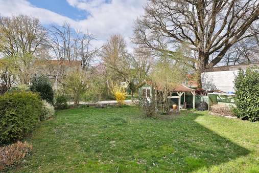 Blick in den Garten Blick in den Garten - Einfamilienhaus in 90482 Nürnberg mit 151m² kaufen