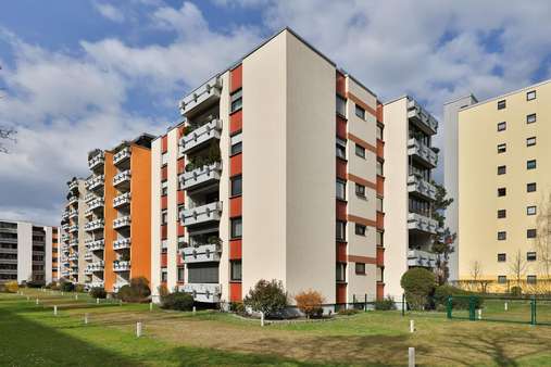 Außenansicht Ost-West - Etagenwohnung in 90431 Nürnberg mit 92m² kaufen