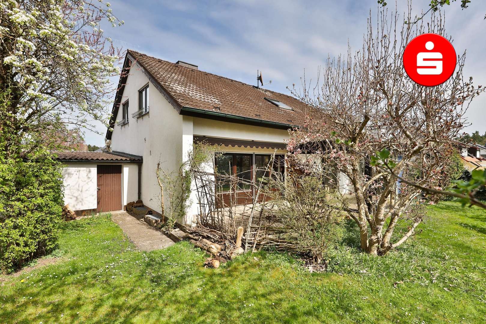 Hausansicht mit Terrasse und Wintergarten - Einfamilienhaus in 90475 Nürnberg mit 200m² kaufen