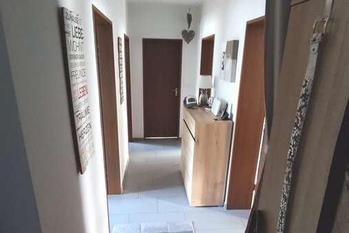 Flur - Erdgeschosswohnung in 91207 Lauf mit 75m² mieten