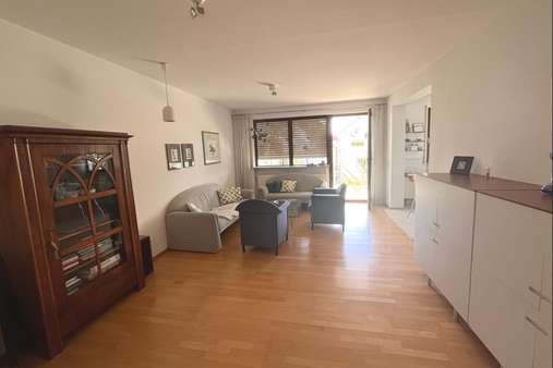 Wohnzimmer - Doppelhaushälfte in 90518 Altdorf mit 145m² kaufen
