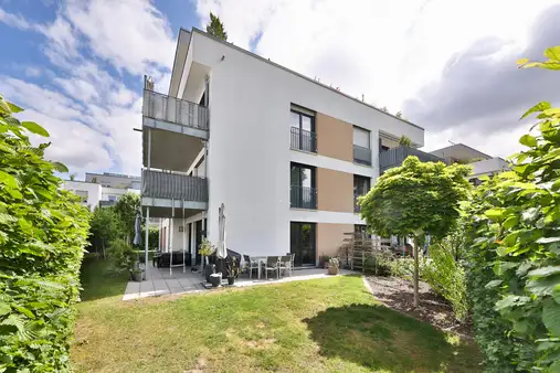 Exklusive 4-Zimmer-Wohnung mit großer Terrasse und Gartenanteil