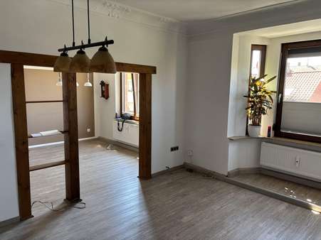Wohnzimmer und Übergang ins Esszimmer - Etagenwohnung in 90478 Nürnberg mit 68m² kaufen