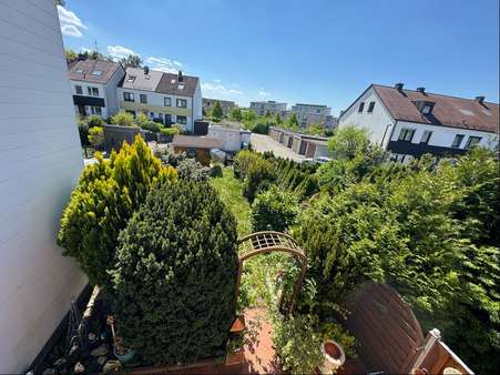 Blick in den Garten - Reihenmittelhaus in 90455 Nürnberg mit 136m² kaufen