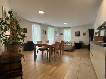 Wohn-Essbereich - Erdgeschosswohnung in 90409 Nürnberg mit 89m² mieten