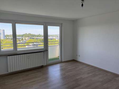 Wohnzimmer - Etagenwohnung in 90471 Nürnberg mit 76m² kaufen