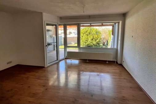 Wohnzimmer - Reiheneckhaus in 90518 Altdorf mit 107m² kaufen