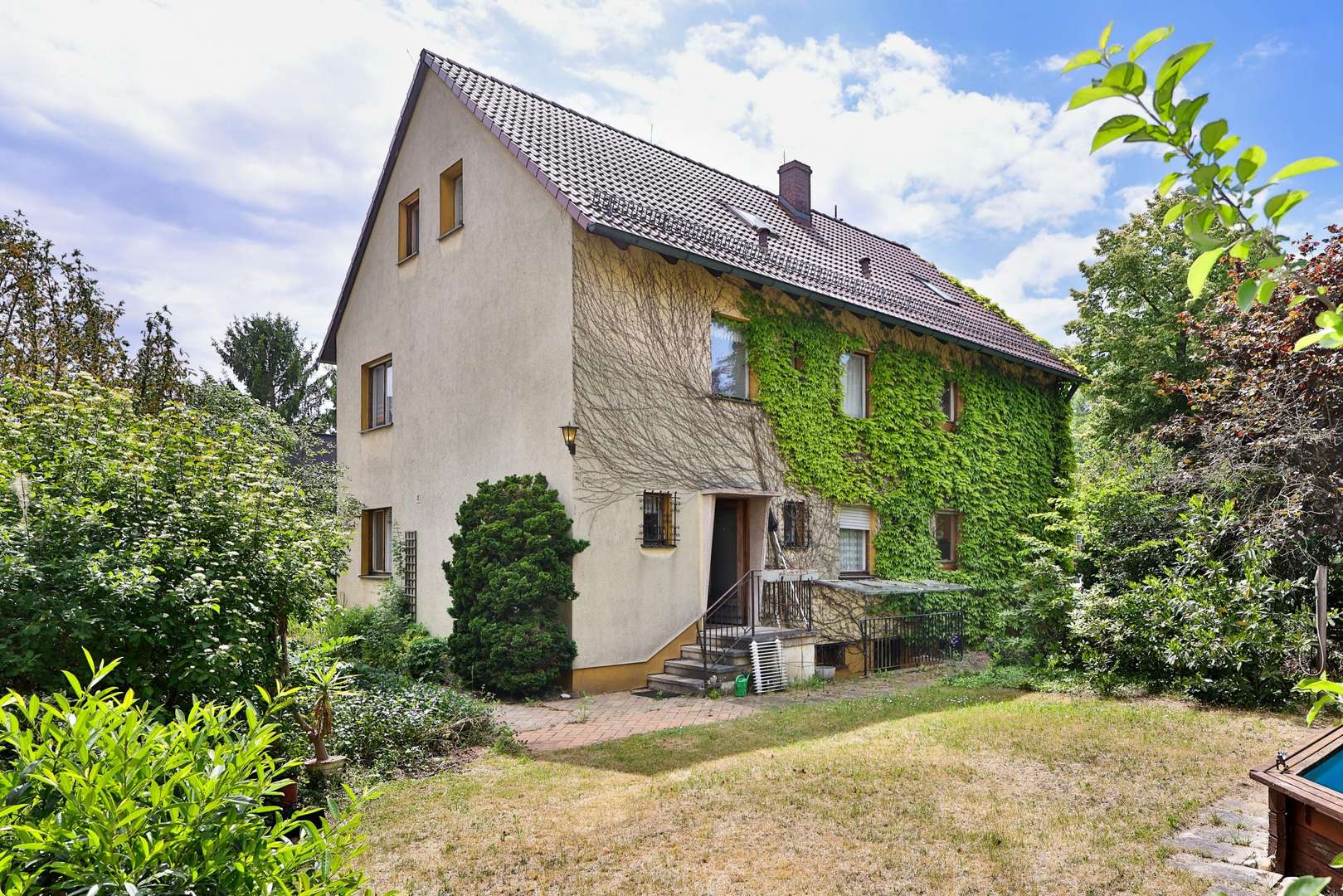 Außenansicht - Einfamilienhaus in 90427 Nürnberg mit 170m² kaufen