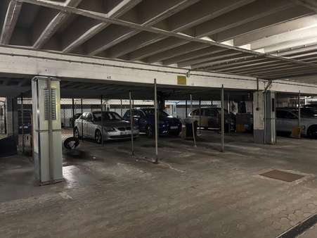 Seitenansicht Stellplätze -  in 90409 Nürnberg mit 0m² mieten
