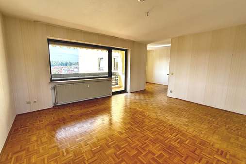Wohnzimmer - Etagenwohnung in 90552 Röthenbach mit 90m² kaufen