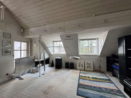 Wohnzimmer - Dachgeschosswohnung in 90571 Schwaig mit 178m² kaufen